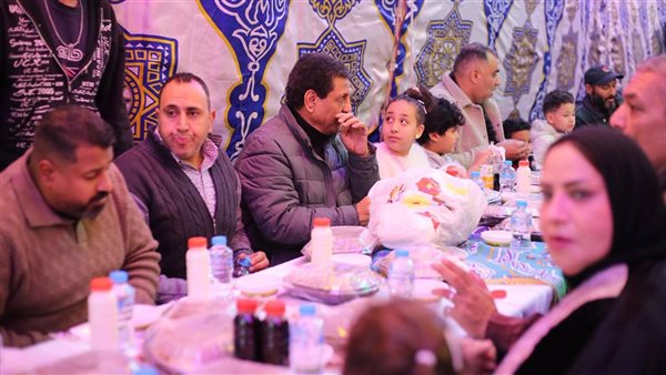 فاروق جعفر وأسامة عرابي يشاركان في مائدة إفطار المنيرة (فيديو)