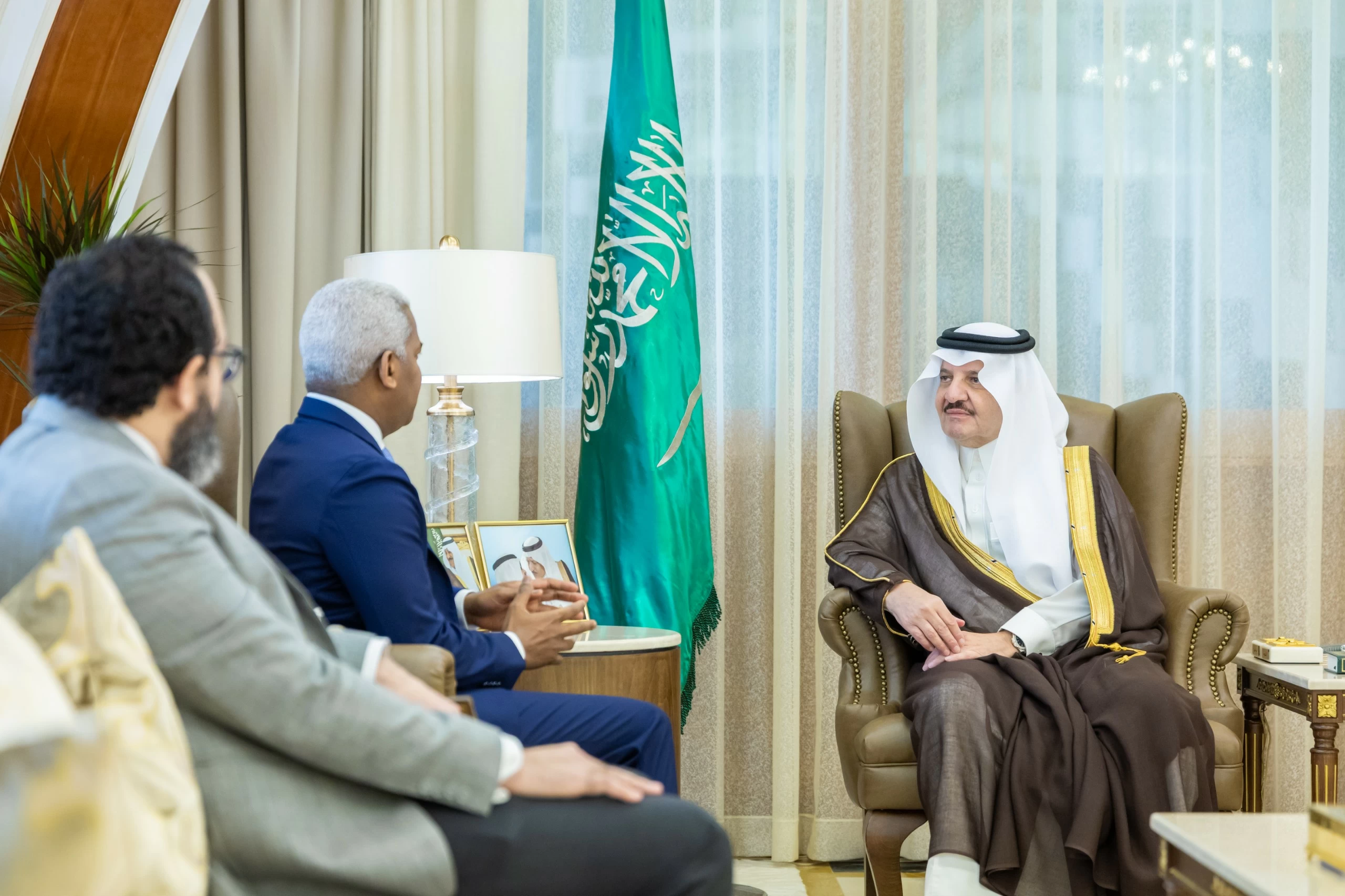 أمير المنطقة الشرقية يستقبل سفير الدومينيكان لدى المملكة