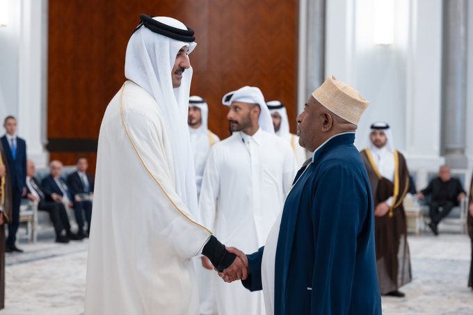 ‫ سمو الأمير يستقبل رئيس القمر المتحدة