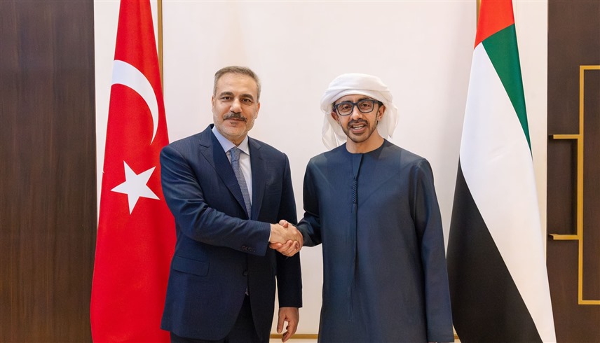 عبدالله بن زايد يعزي هاتفياً وزير خارجية تركيا باستشهاد طاقم طائرة مروحية