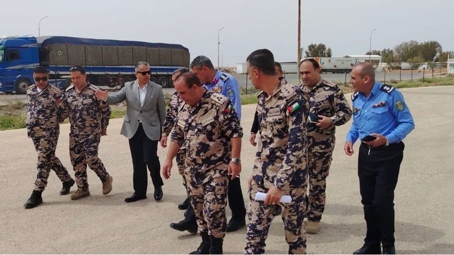 مدير عام الجمارك الأردنية يجري زيارة مفاجئة لجمرك الكرامة