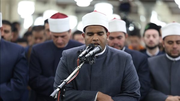 من الأوائل في تخصص القراءات، أحمد زكي فوزي يؤم آلاف المصلين بالأزهر الشريف (فيديو)