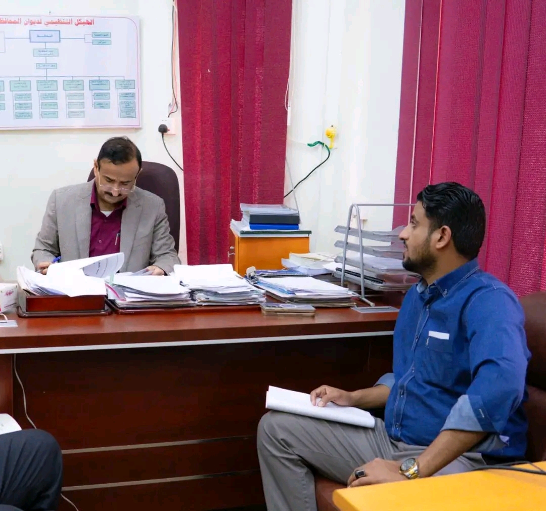 المحافظ بن الوزير يناقش نشاط هيئة كهرباء الريف وخطة التوسع في مشاريع شبكة الكهرباء بالمحافظة