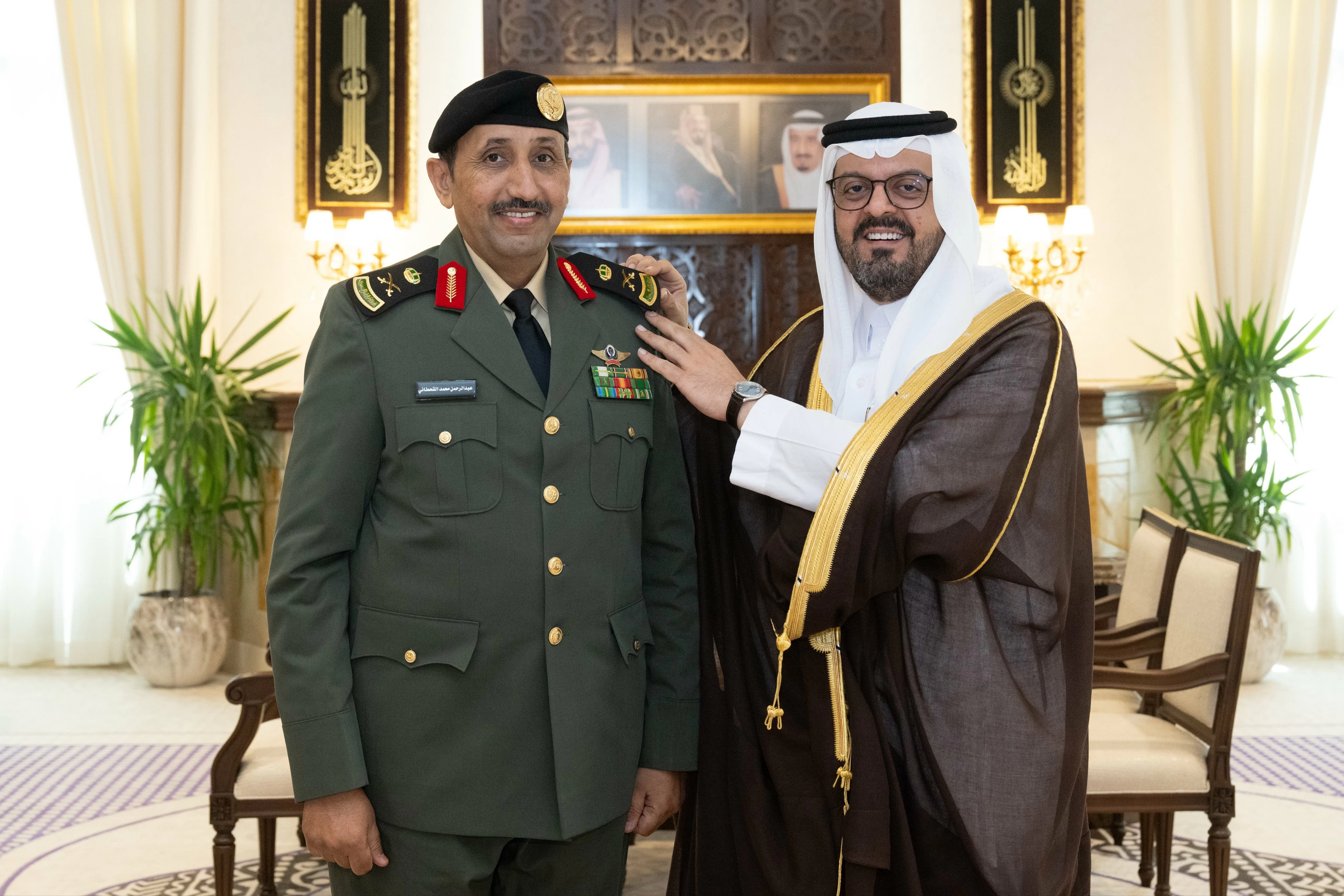 نائب أمير مكة يقلّد القحطاني رتبته الجديدة