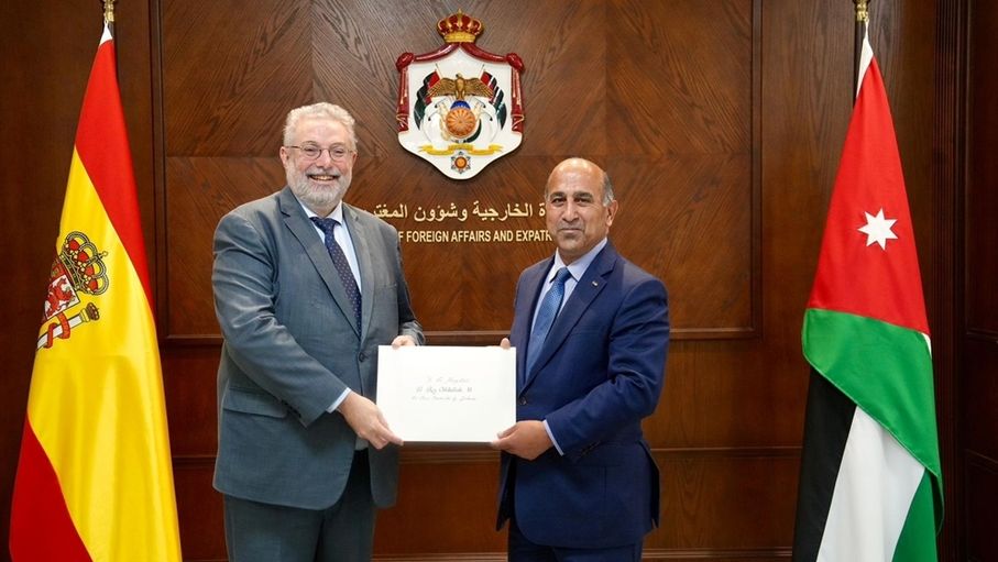 الخارجية تتسلم أوراق اعتماد سفير إسبانيا...