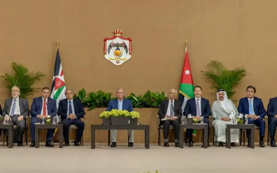 الخصاونة أمام الملك في الزرقاء: الشباب حين يمنح الفرصة
