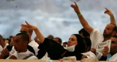 الحجاج يواصلون رمى الجمرات في ثانى أيام التشريق