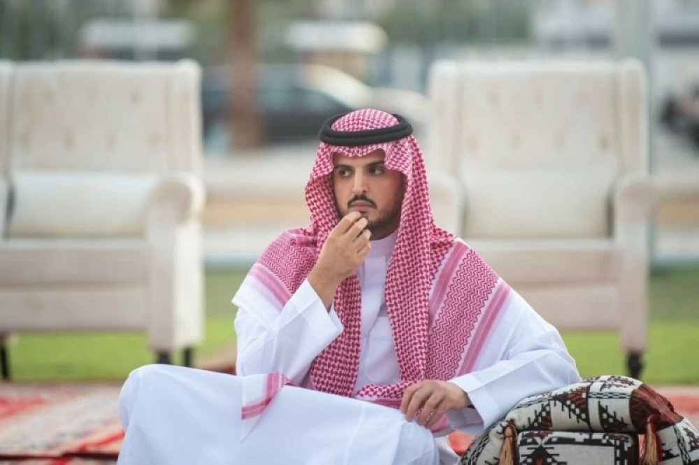 محافظ الطائف يشارك رجال الأمن طعام الإفطار