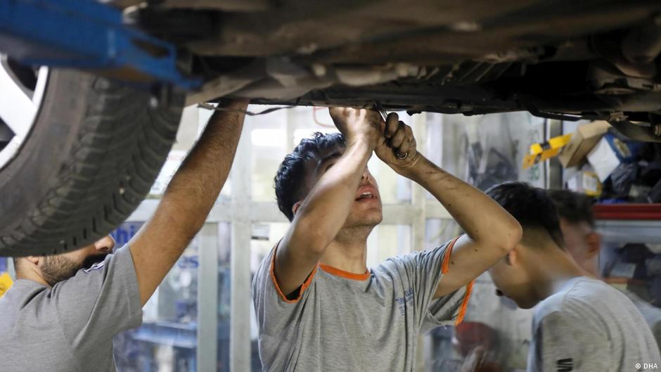 خبيرة اقتصاد ألمانية: جيل "زد" يعمل أكثر ممن سبقوهم!