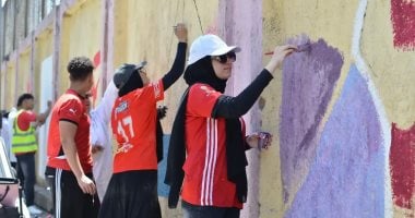فيها حاجة حلوة.. الشباب يحولون الشارع للوحة فنية.. مبادرة رسمة بسمة تعيد تعريف المناطق الشعبية بالألوان.. تصل لـ4 محافظات وتجمل 31 منطقة برسومات تعبر عن الهوية.. وشبابها: عايزين بلدنا أجمل ورحلتنا لسه