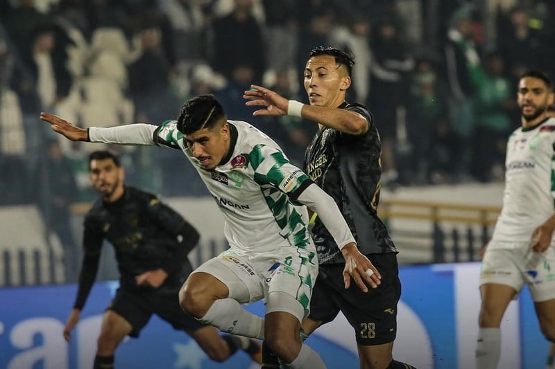 طالب بتوضيحات تقنية.. الرجاء يحتج على بعض القرارات التحكيمية في مباراة اتحاد طنجة