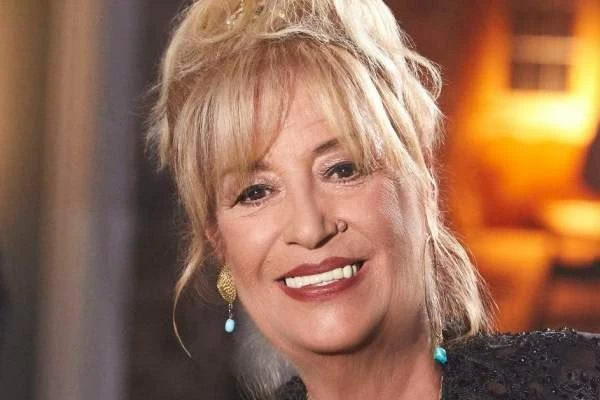 القبض على زوجين في قضية سرقة منزل منى واصف