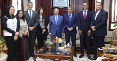 وزير الإعلام يلتقي رئيس الأكاديمية العربية ويؤكد