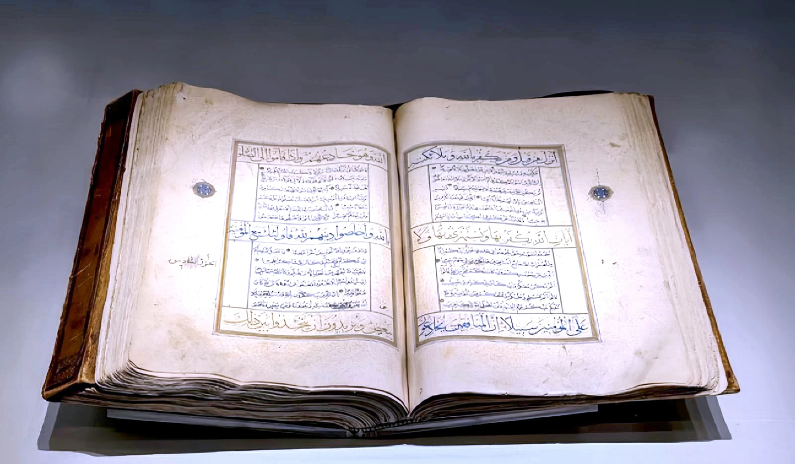 مصحف نادر يعود للقرن الثالث عشر الهجري في متحف القرآن الكريم