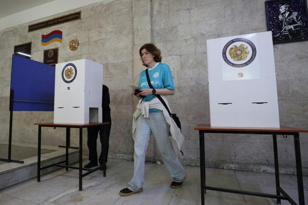 أرمينيا تغلق صناديق الاقتراع في الانتخابات البرلمانية بنسبة مشاركة تصل لـ59 %