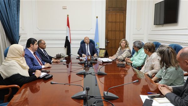 محافظ القاهرة يبحث مع أعضاء جمعية محبى الأشجار جهود الحفاظ على التراث