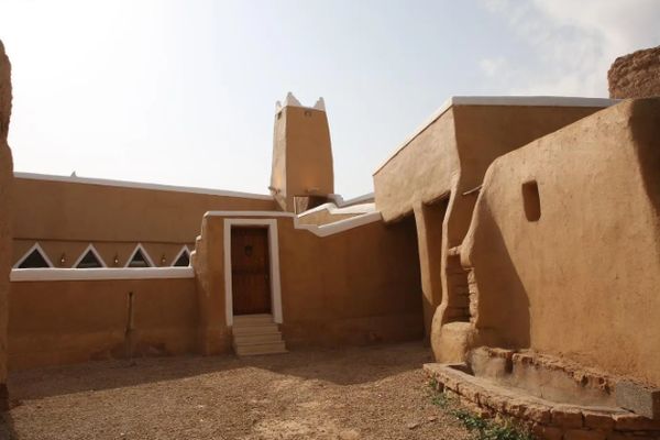 مشروع الأمير محمد بن سلمان لتطوير المساجد يُبرز مسجد الزرقاء في ثرمداء بوصفه شاهدًا على تاريخ المنطقة