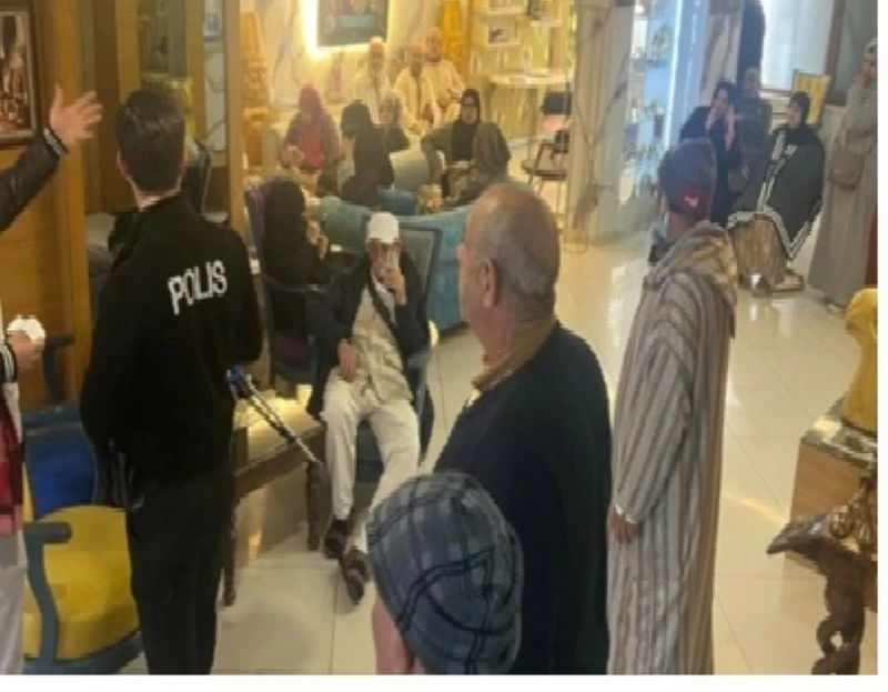 عمرة تحولت إلى كابوس.. معتمرون عالقون في تركيا بسبب محتال مغربي