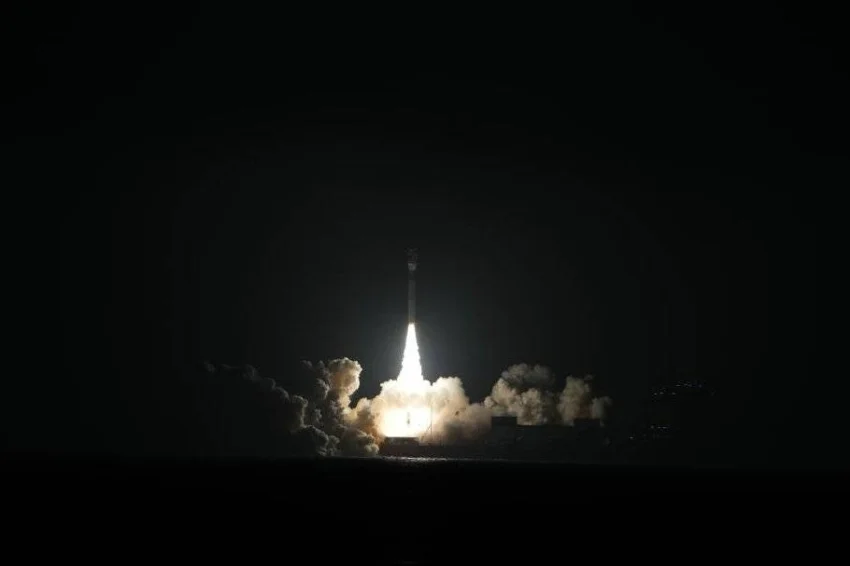 الصين تطلق 7 أقمار صناعية من البحر بصاروخ “سمارت دراغون-3”