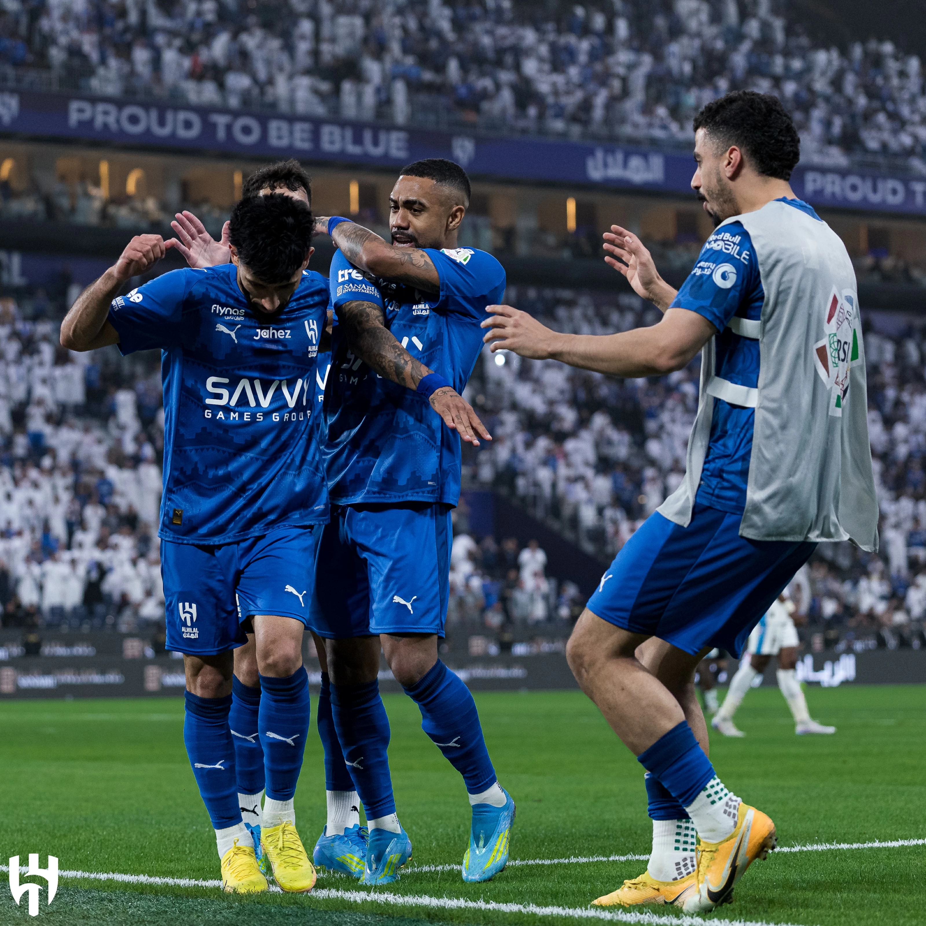الهلال يؤجل حسم لقب الدوري إلى الجولة الأخيرة