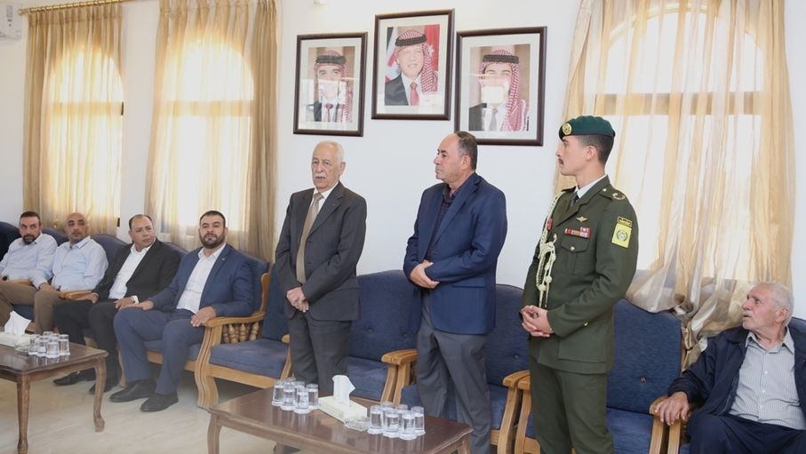 مندوباً عن الملك وولي العهد.. العيسوي يعزي أيوب والعربيات وباتر وكنعان ولوكاشة