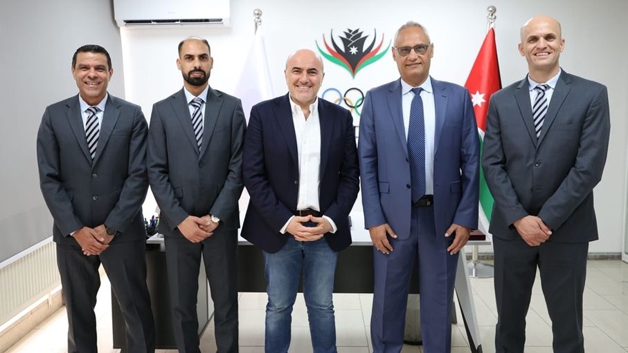 اللجنة الأولمبية تكرم الطاقم التحكيمي الأردني المشارك بكأس العالم