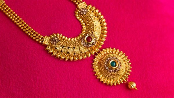 تراجع مفاجئ لأسعار الذهب بمنتصف تعاملات اليوم