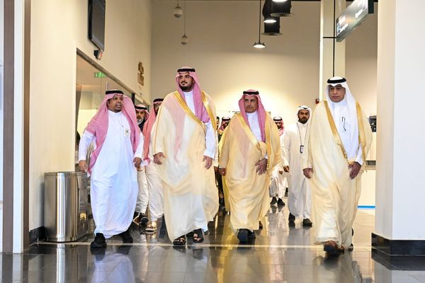 محافظ الطائف يقف ميدانيًا على استعدادات مطار الطائف لخدمة الحجاج