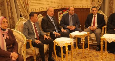 محافظ قنا ومدير الأمن يهنئان الأنبا شاروبيم بعيد القيامة بمطرانية قنا