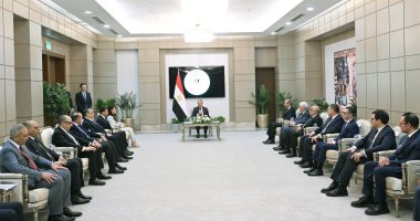 رئيس الوزراء يُكرم الوزراء السابقين ويؤكد: نستكمل ما بناه السابقون