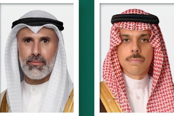 هاتفيًا... فيصل بن فرحان يبحث مع وزير خارجية الكويت المستجدات الإقليمية