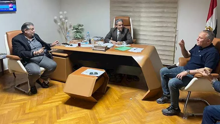أسامة حسني يقنن أوضاعه مع نقابة الإعلاميين