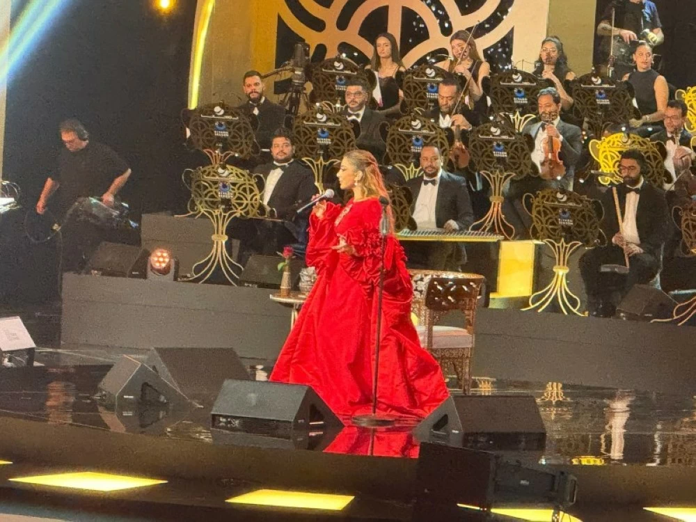 أصالة تحتفي بشام على المسرح.. وتُغنّي لخالها الحاضر بين الجمهور في ليلة حب بالرياض