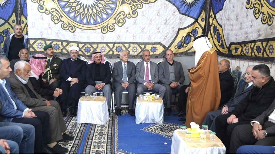 العيسوي ينقل تعازي الملك وولي العهد إلى العلاونة