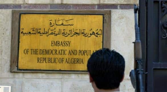 سفارة الجزائر في الدوحة تنظم عملية إجلاء المواطنين إلى الجزائر عبر السعودية