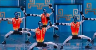 روبوتات بشرية تسرق الأنظار برقصة واقعية فى مهرجان الربيع بالصين