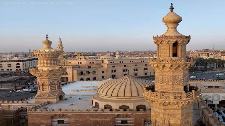 صور| مئذنة السلطان قايتباي بالجامع الأزهر.. شموخ الحجر يعانق سماء القا