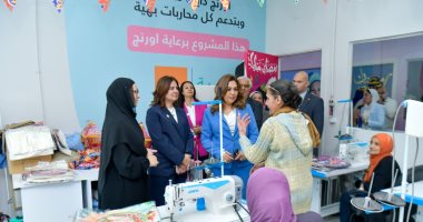 وزيرة التنمية المحلية والبيئة توزع هدايا عينية على محاربات السرطان بالشيخ زايد