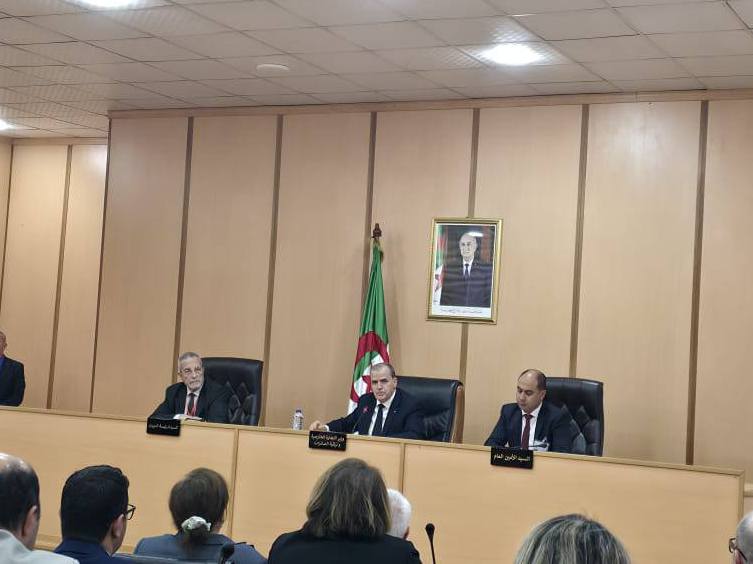 رزيق يترأس اجتماعا تنسيقيا مع البنوك وشركات الايجار المالي