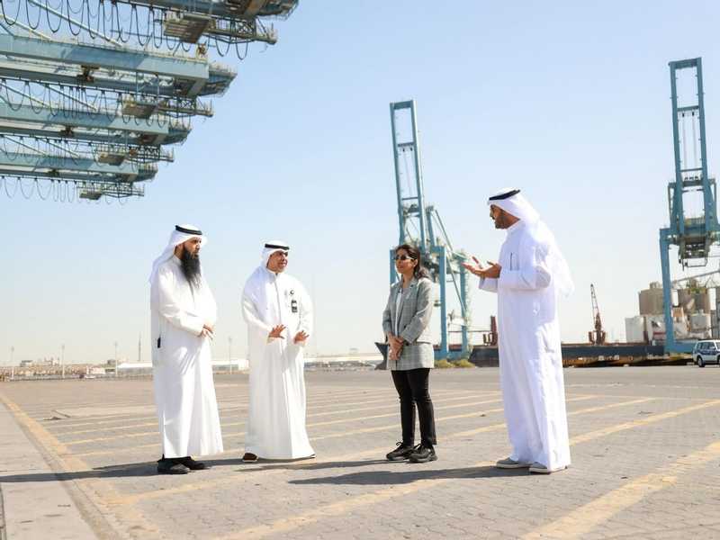 وزيرة الأشغال تتفقد ميناء الشويخ: الإمدادات تتدفق بانسيابية للأسواق المحلية