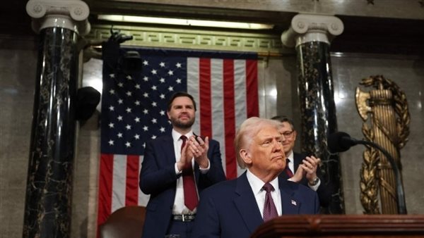 ترامب يسعى لمواجهة العواصف بخطاب الاتحاد أمام الكونجرس.. شعبية تتراجع.. شبهات فساد تتصاعد.. وحرب محتملة مع إيران وسط أزمات اقتصادية وعنف متنام ضد الأقليات