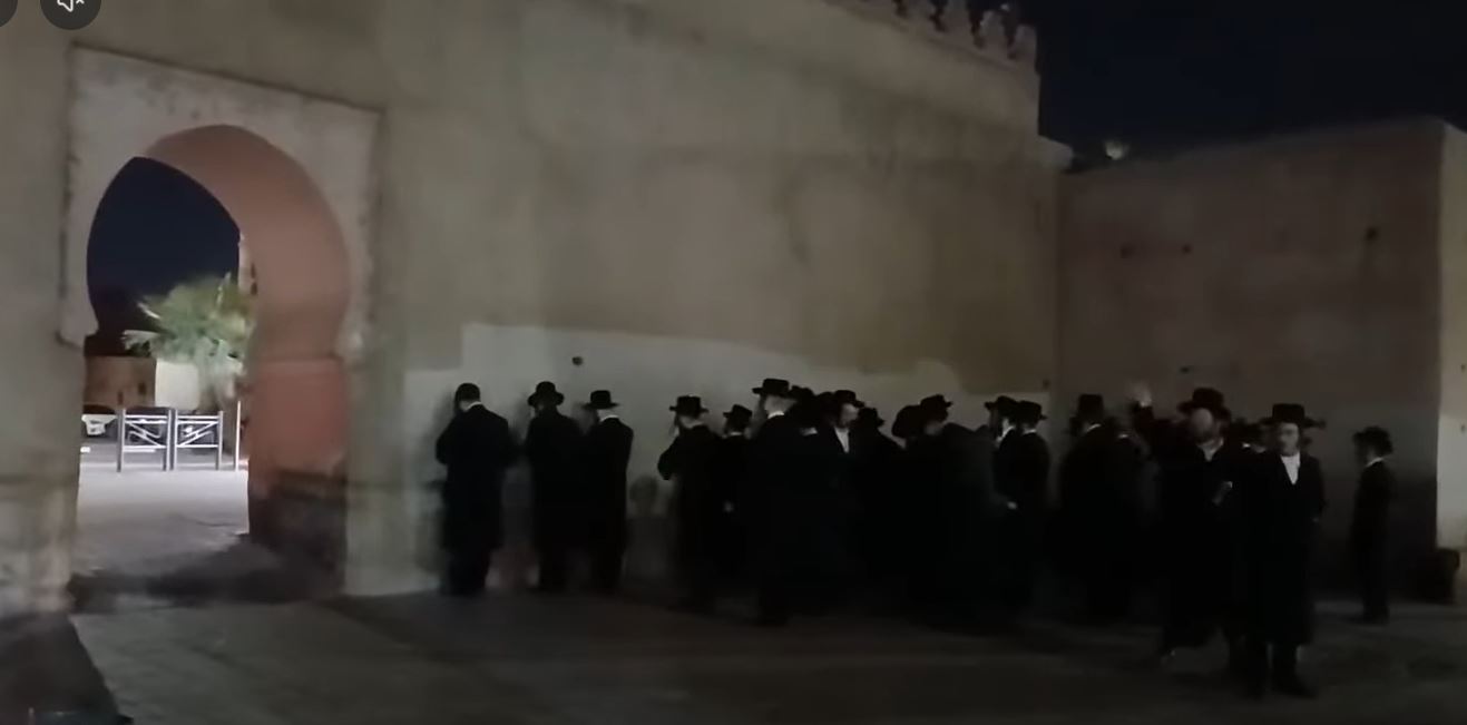 غضب في المغرب بعد انتشار فيديو لطقوس يهودية قرب أحد أسوار مدينة مراكش- (فيديوهات)
