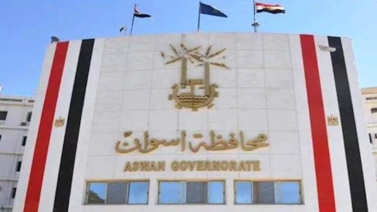 محافظ أسوان ومدير الأمن يبحثان خطة إزالة التعديات على أراضى الدولة وتح