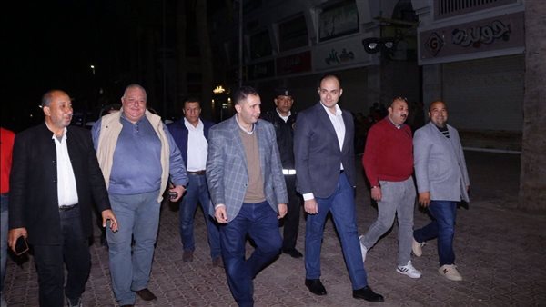 ​للأسبوع الثاني، محافظ دمياط يقود حملة ليلية لمتابعة إغلاق المحال برأس البر