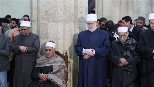 أولى ليالي المغفرة، آلاف المصلين بالجامع الأزهر يناجون الله طمعًا في رضوانه (صور)