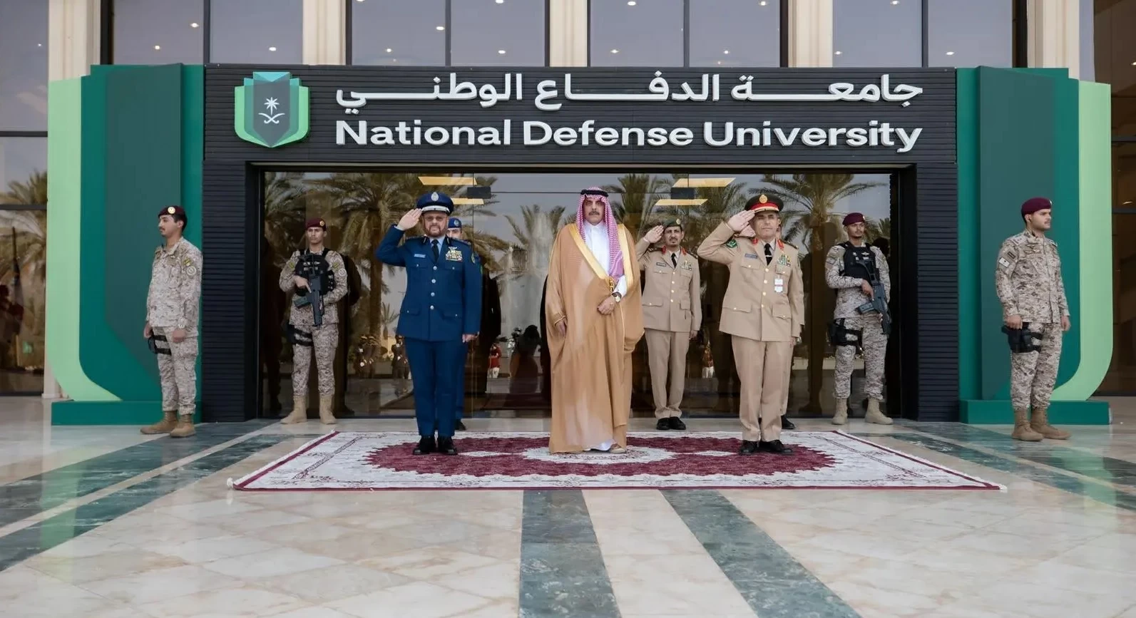 نائب وزير الدفاع يرعى حفل تخريج دارسي جامعة الدفاع الوطني بوزارة الدفاع
