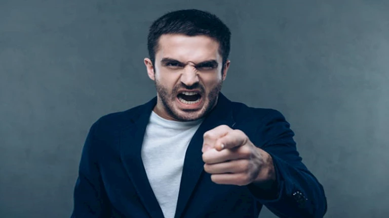 ناقشها مسلسل أب ولكن.. كيف تعرف الشخص النرجسي من سلوكياته اليومية؟