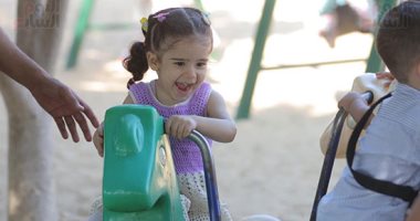 على المرجيحة والزحليقة الأطفال يحتفلون بأول أيام عيد الأضحى بحديقة الأزهر