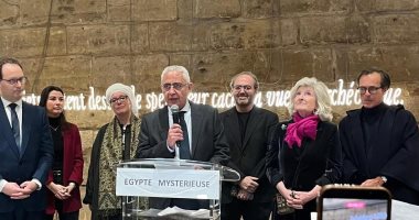 سفير مصر بفرنسا يشارك في افتتاح معرض صور لغز مصر