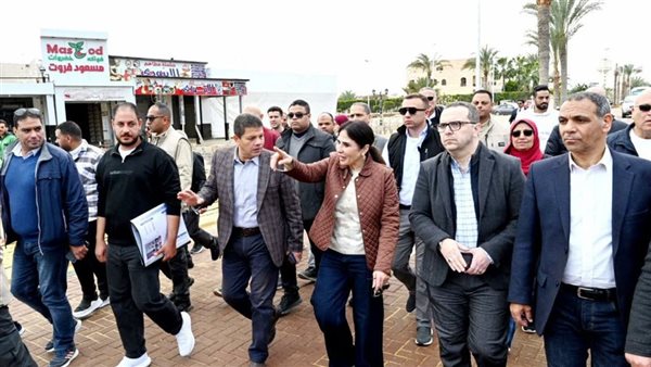 وزيرة الإسكان توجه بدفع أعمال التطوير والاهتمام بالصيانة الدورية للطرق والمسطحات الخضراء